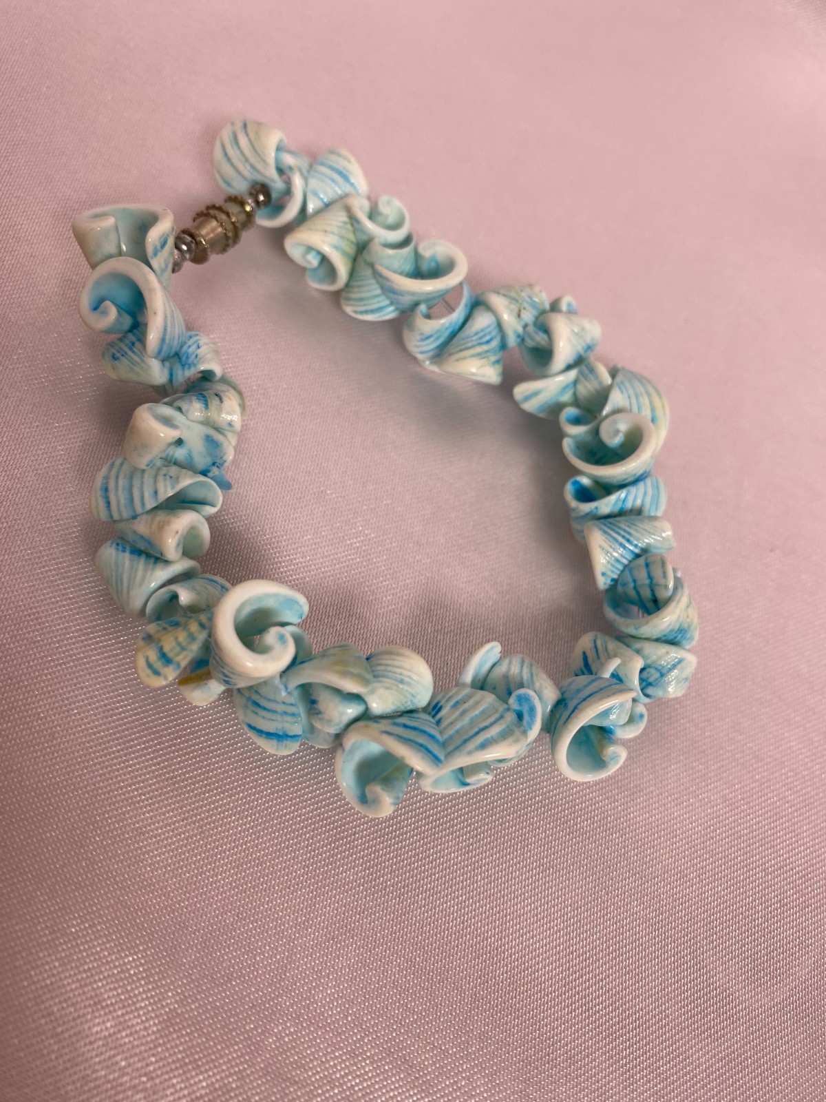 Authentic Hawaiian Curly Shell Bracelet – Natural Seashells in Baby Blue, 7″