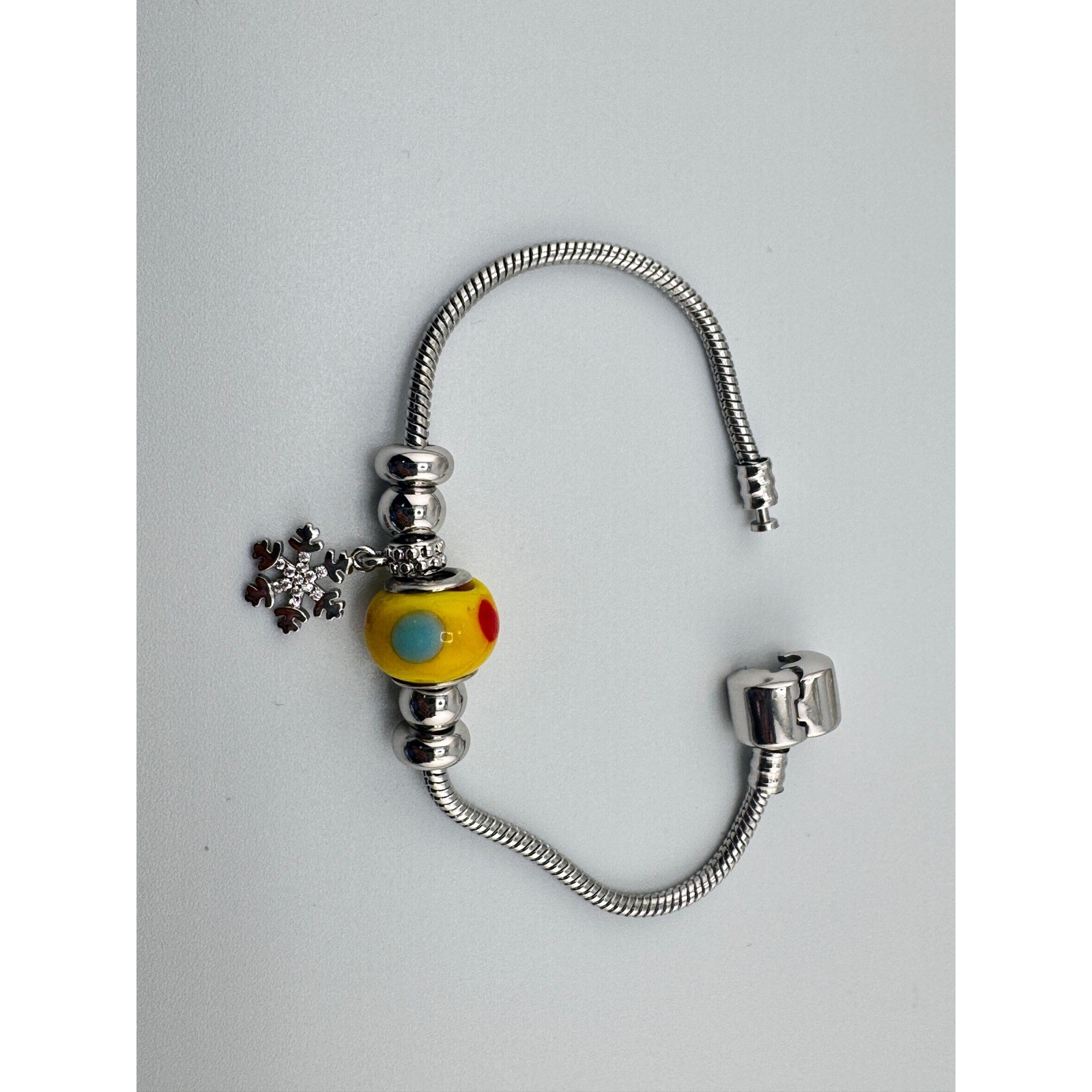 Silver Tone Snake Chain Charm Bracelet Yellow Glass Bead Snowflake Winter Theme