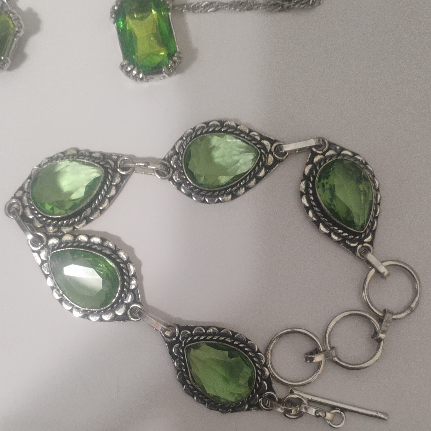 Green Crystal Silver Tone Set Necklace Pendant Earrings Bracelet