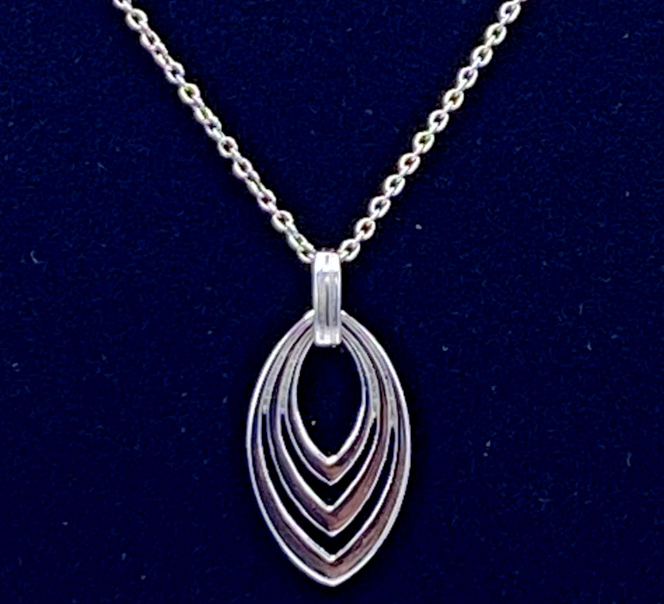 Kit Heath Signed Sterling Silver Multi Diamond-Cut Oval Pendant Necklace 18” NWT