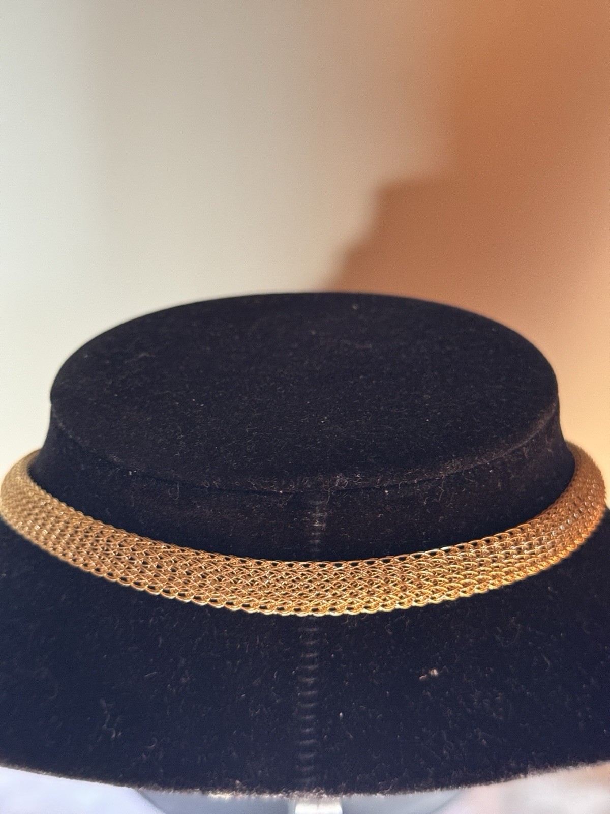 Gold Tone Mesh Chain Choker Necklace Triangle Charm Pendant Metal No Stone