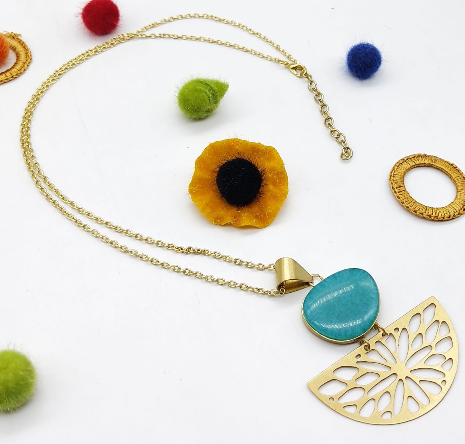 Hand Made Brass Resin Stone D Shaped Ling Chain Light Weight Necklace for Girls