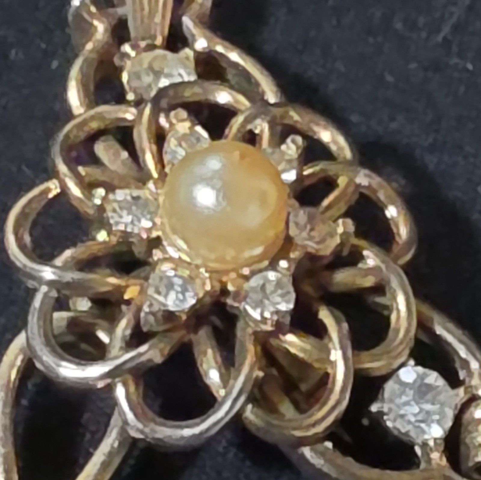 Gold Tone Flower Charm Pendant Necklace Cream Pearl Rhinestones Snake Chain