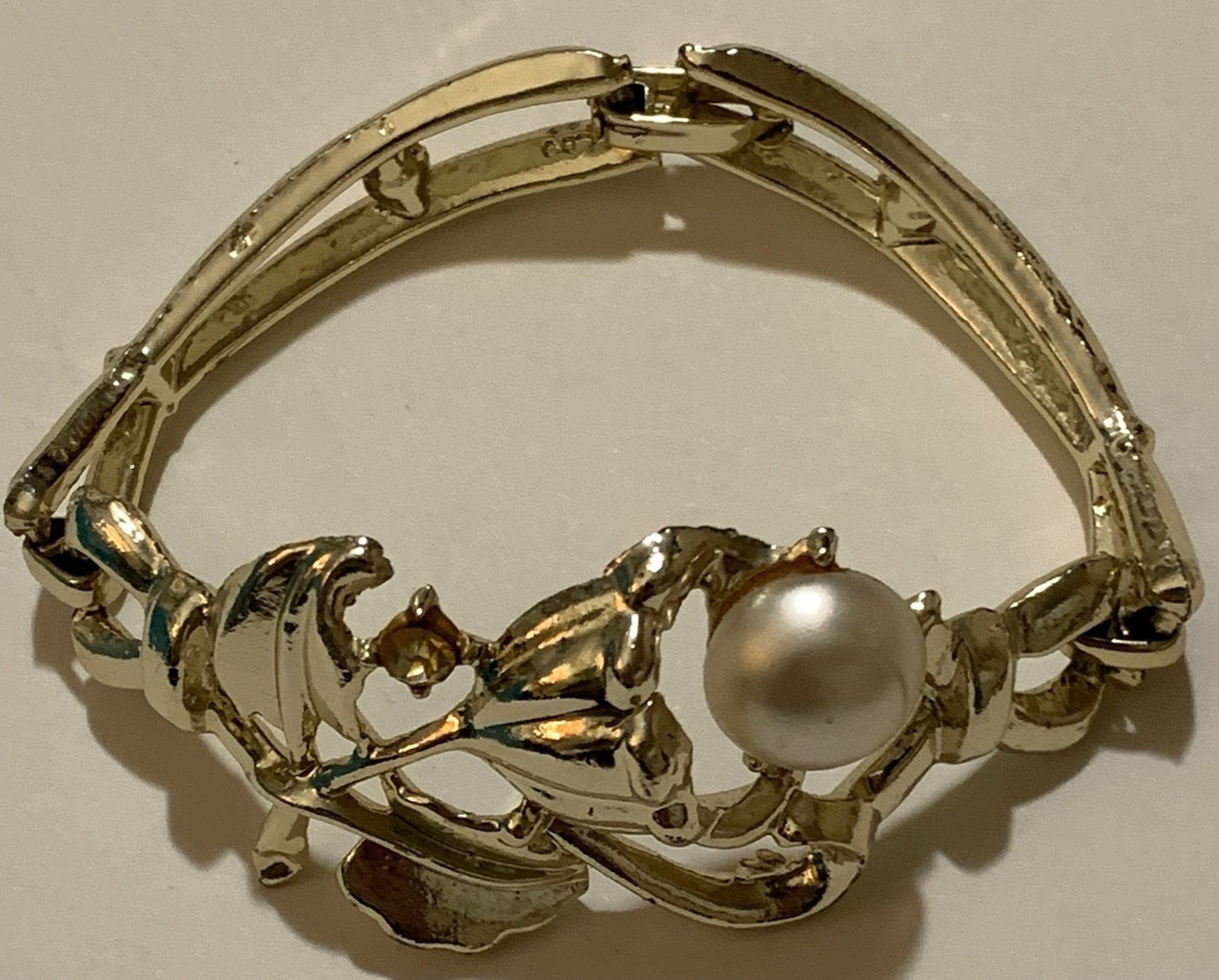 Flower Style Bracelet Gold In Color With Off White Likely Faux Stone Please Ask