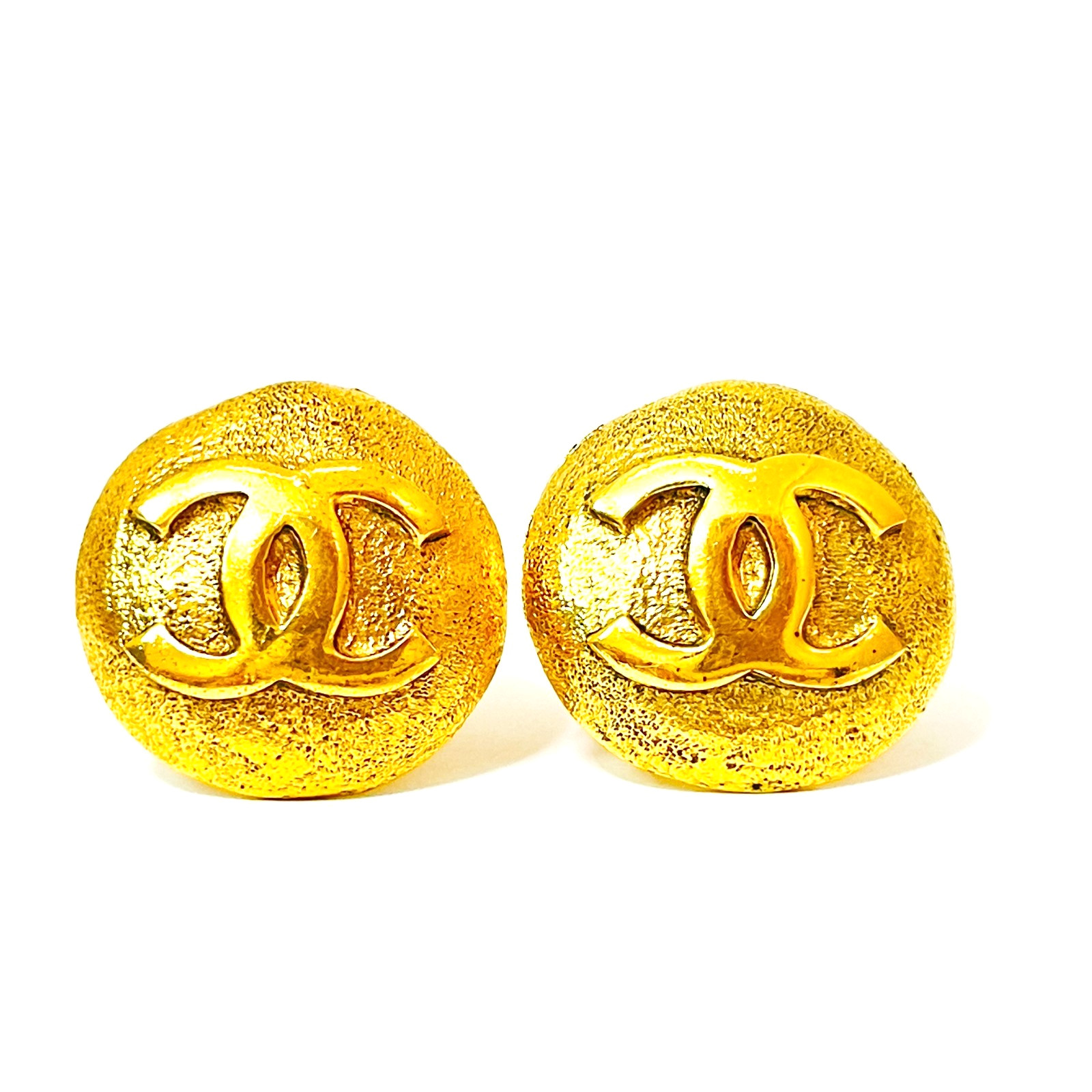 CHANEL Coco Mark Logo Round Earrings Gold 2850 Vintage Clip-On Jewelry JAPAN