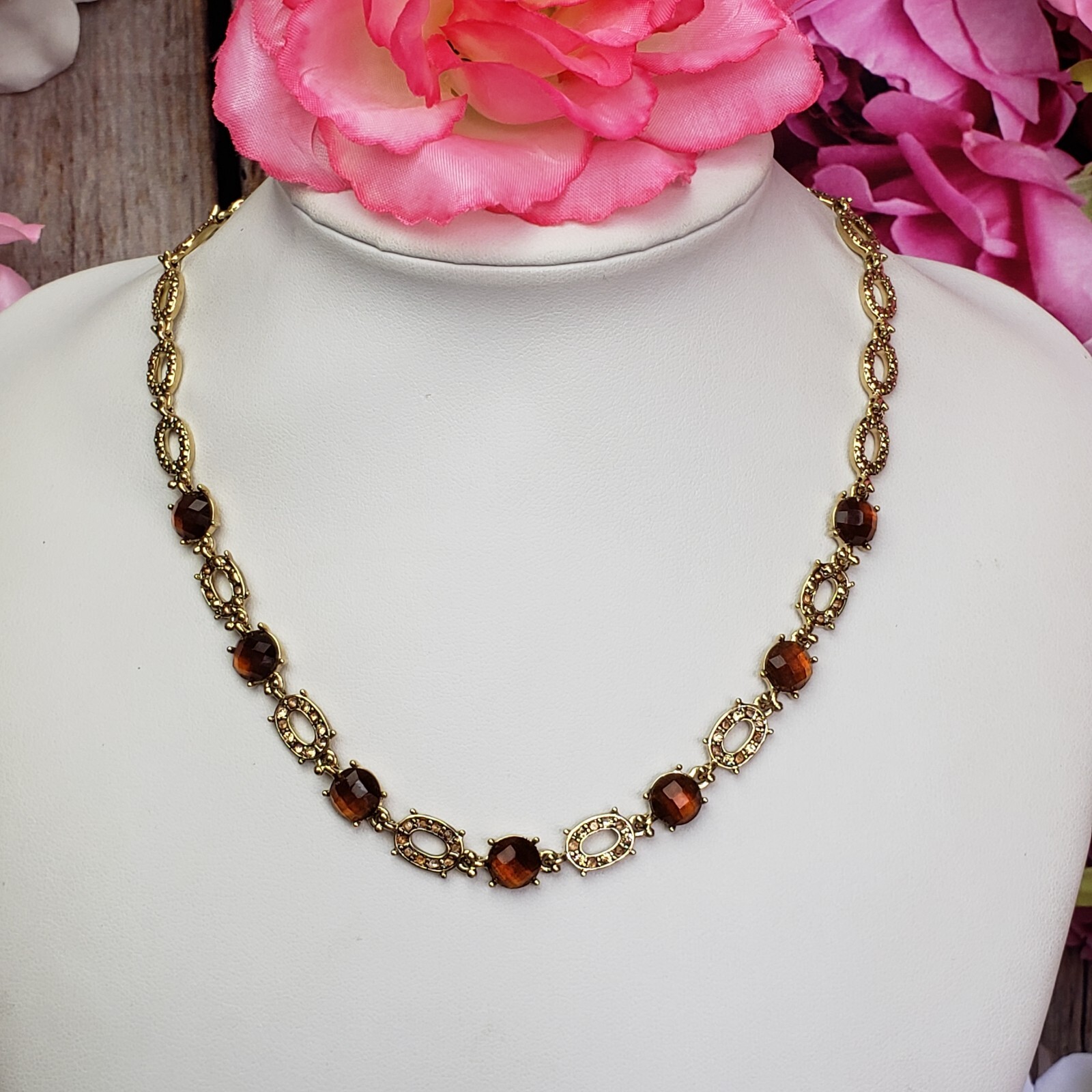 LIZ CLAIBORNE Amber Color Lucite Rhinestone Gold Tone Link Necklace Choker