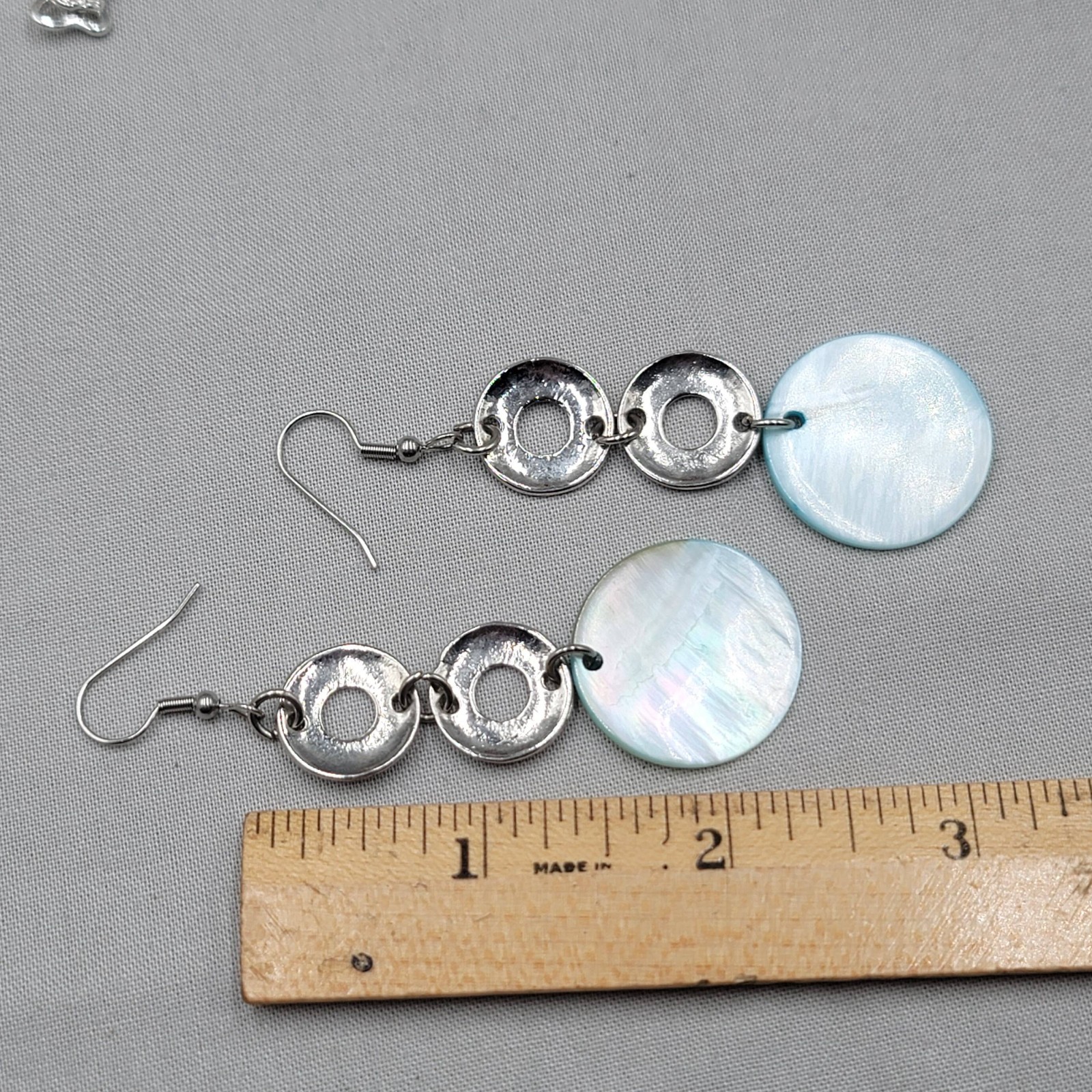 Blue Shell Hammered Metal Circles Pierced Earrings Silver tone Dangle 2 3/8″