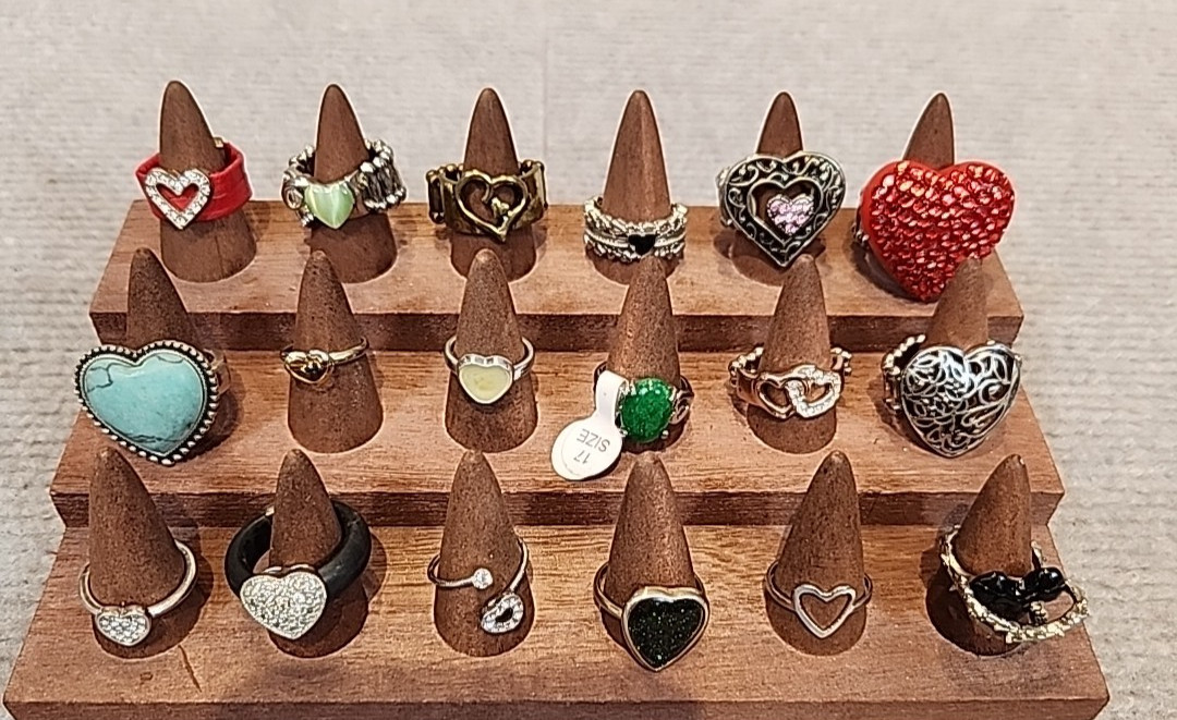 Jewelry 18 Heart Rings Adjusts Sized Stretch See Description Lot #152
