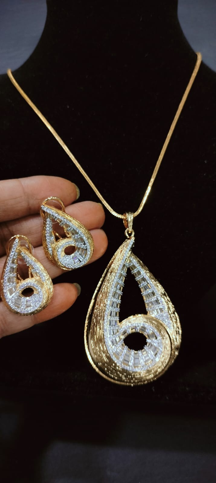Exclusive High-Quality Chain Set with Pendant & Earrings | E – Handmade in India