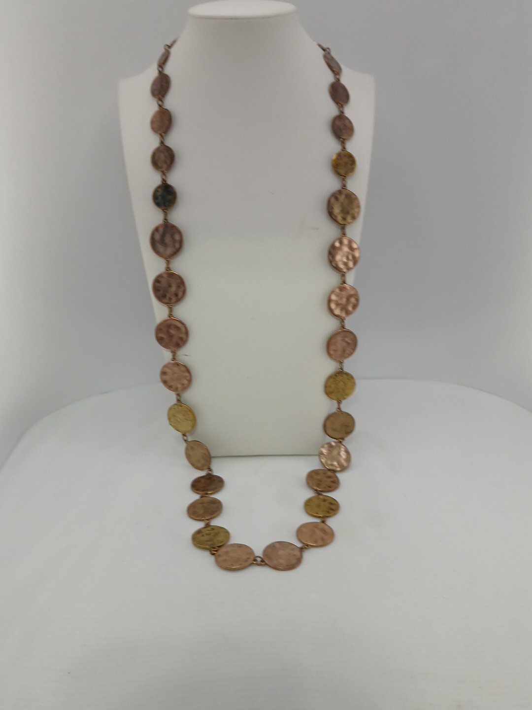CHICO’S mixed metals hammered graduated discs stations design 36 in necklace