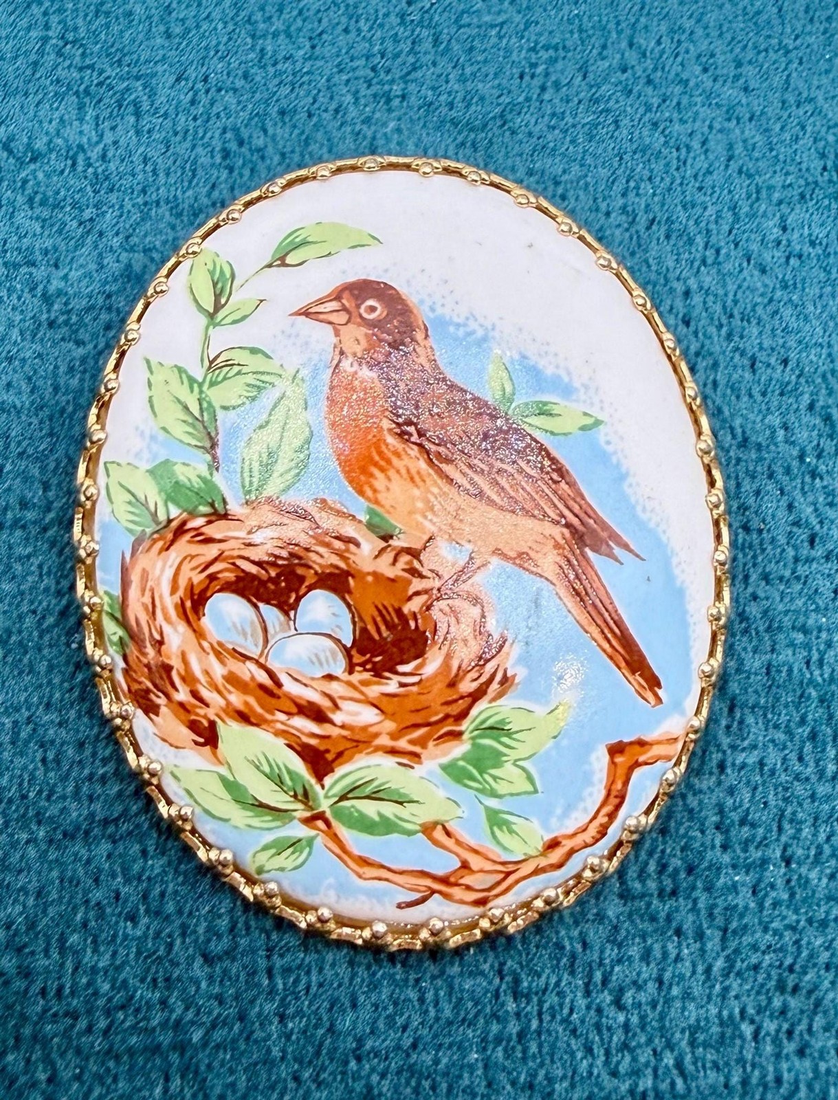 Hand Painted Porcelain Bird Nest Brooch, Cottagecore Nature Jewelry, Gold Tone O