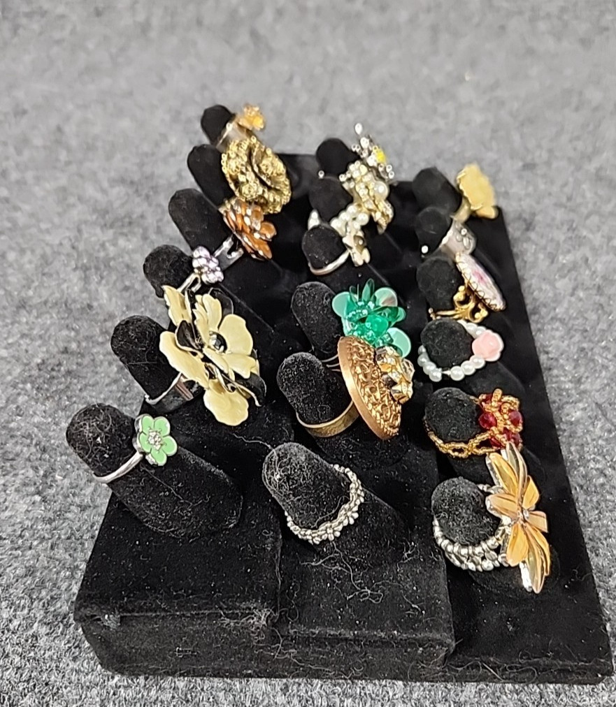 Jewelry 18 Flowered Rings Adjusts Sized Stretch See Description Lot #250