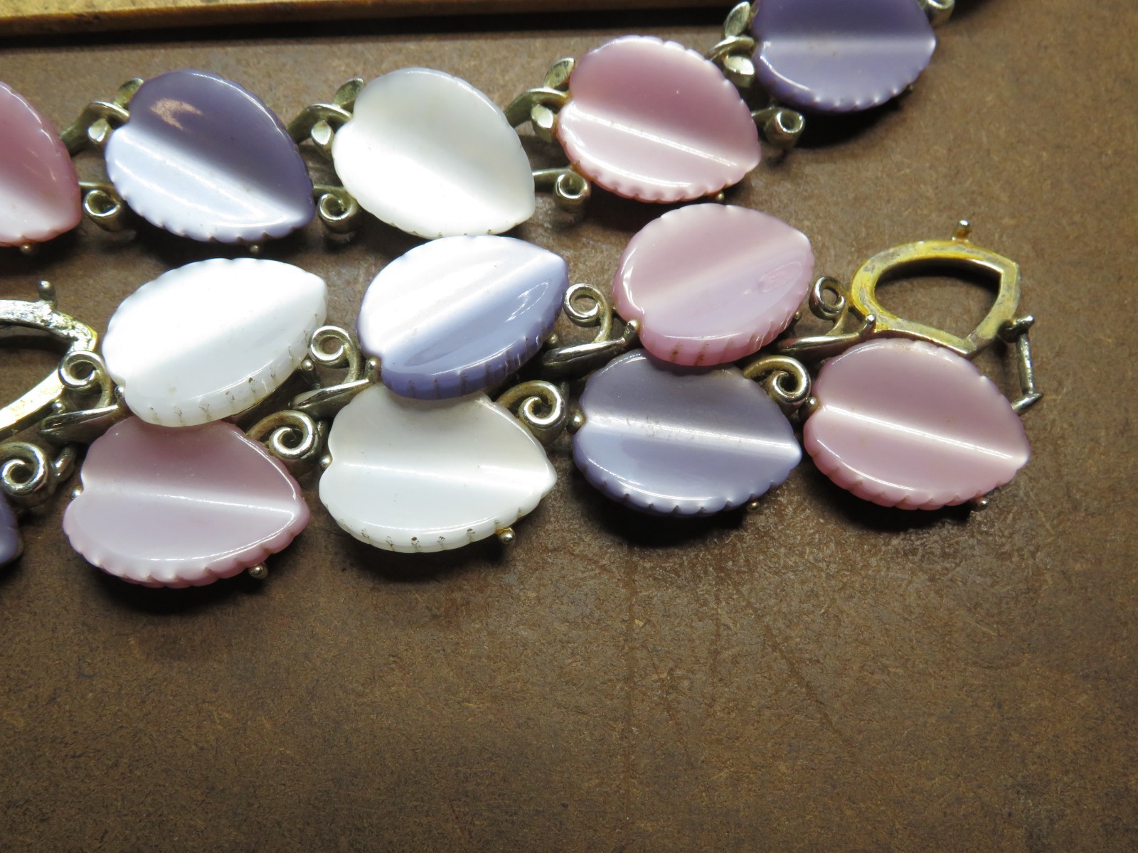 Vintage Lisner purple pink cream gold tone Thermoset Leaf Bracelet and necklace