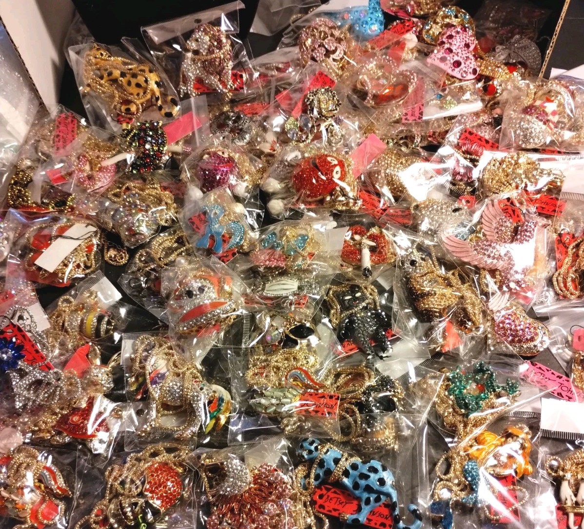 BETSEY JOHNSON Rhinestone novelty pendant necklaces/ Pins Wholesale lot Of 25