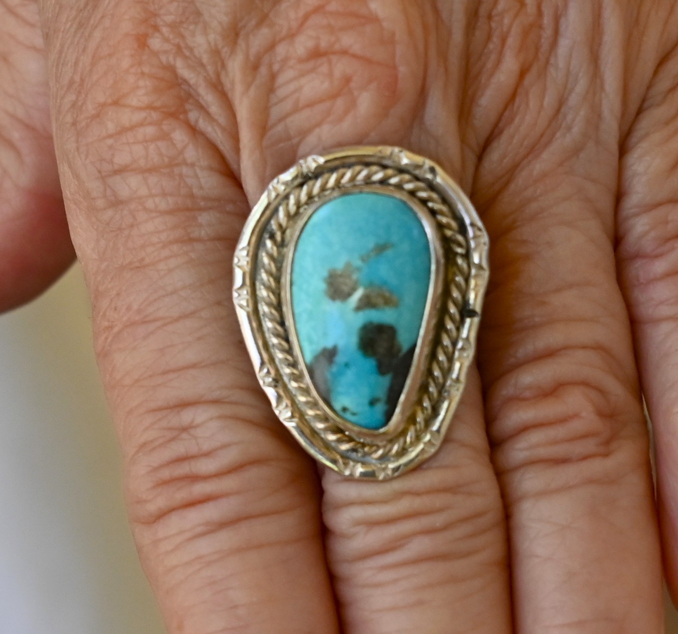 Old Navajo Sterling & Pilot Mountain Turquoise sz 8 ring 8.4 grams 1 1/4″ long