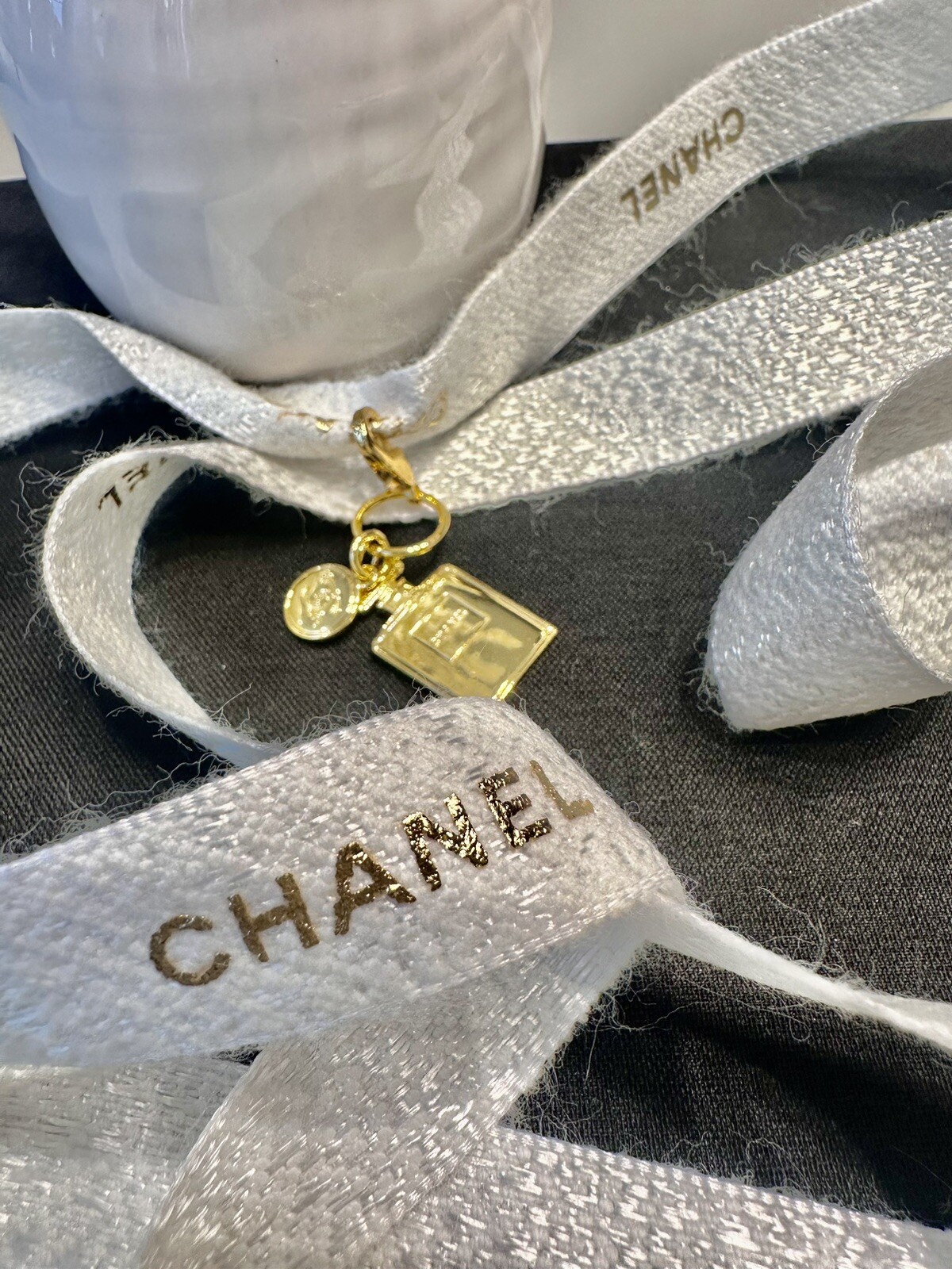 CHANEL Beauty Vip HOLIDAY CHANEL No 5 Gold Bottle Charm & Holiday Ribbon