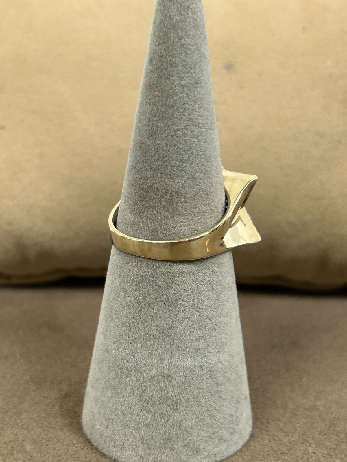 SPARKLY 10K YELLOW GOLD CZ STAR SHAPE RING SIZE 9.25