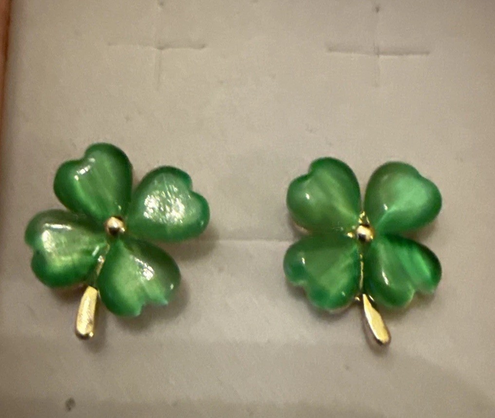NWT Pierced Earring Set Green Four Leaf Clover Plastic And Metal 1/2″ Post.