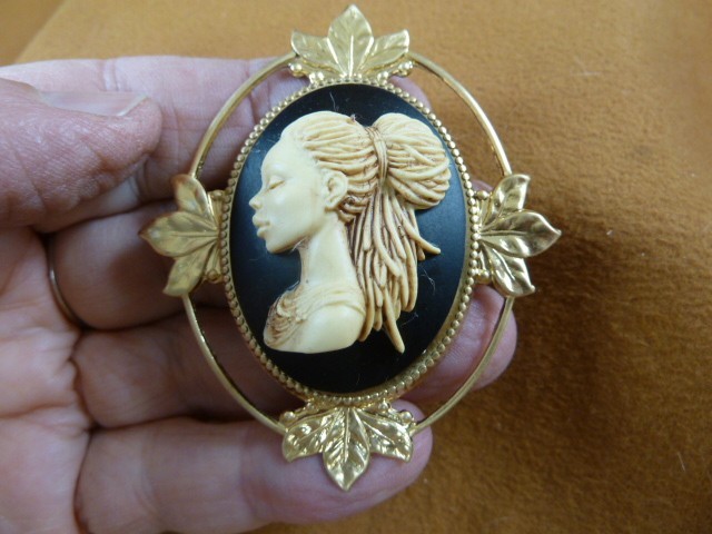 (CA4-3) RARE African American Woman black + white CAMEO oval brass Pin Pendant