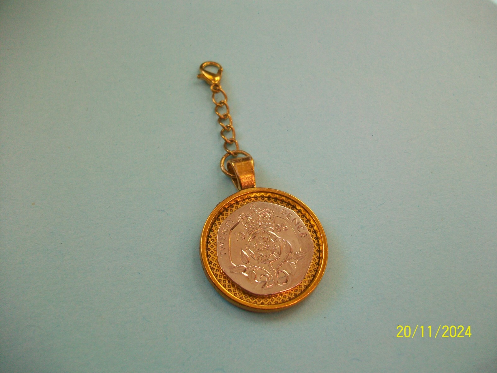 TWENTY (20) PENCE COIN – GOLD CASED PENDANT / CHARM – 1982 to 2007
