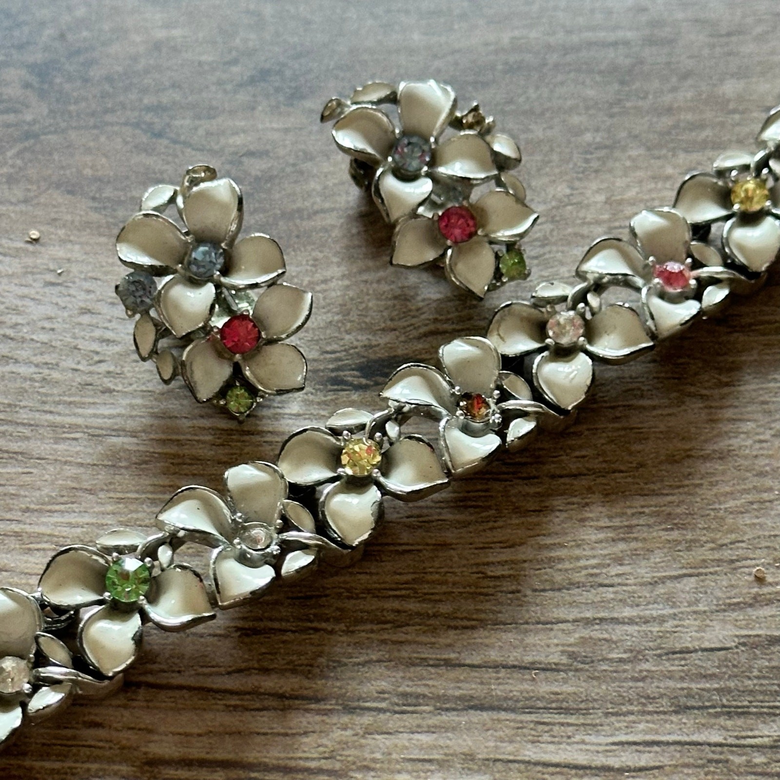 Lisner Vintage Floral Enamel Bracelet & Clip-On Earrings Set White Rhinestone
