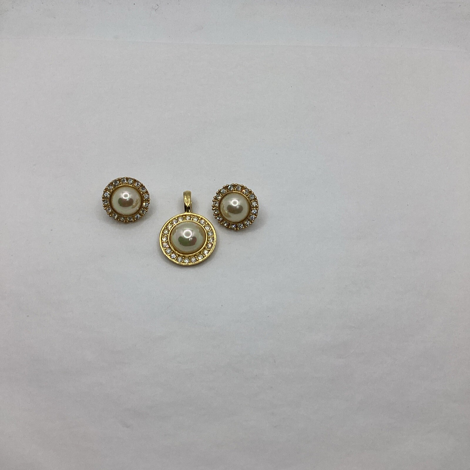 Roman Costume Jewelry Necklace And Earring Set. No Chain