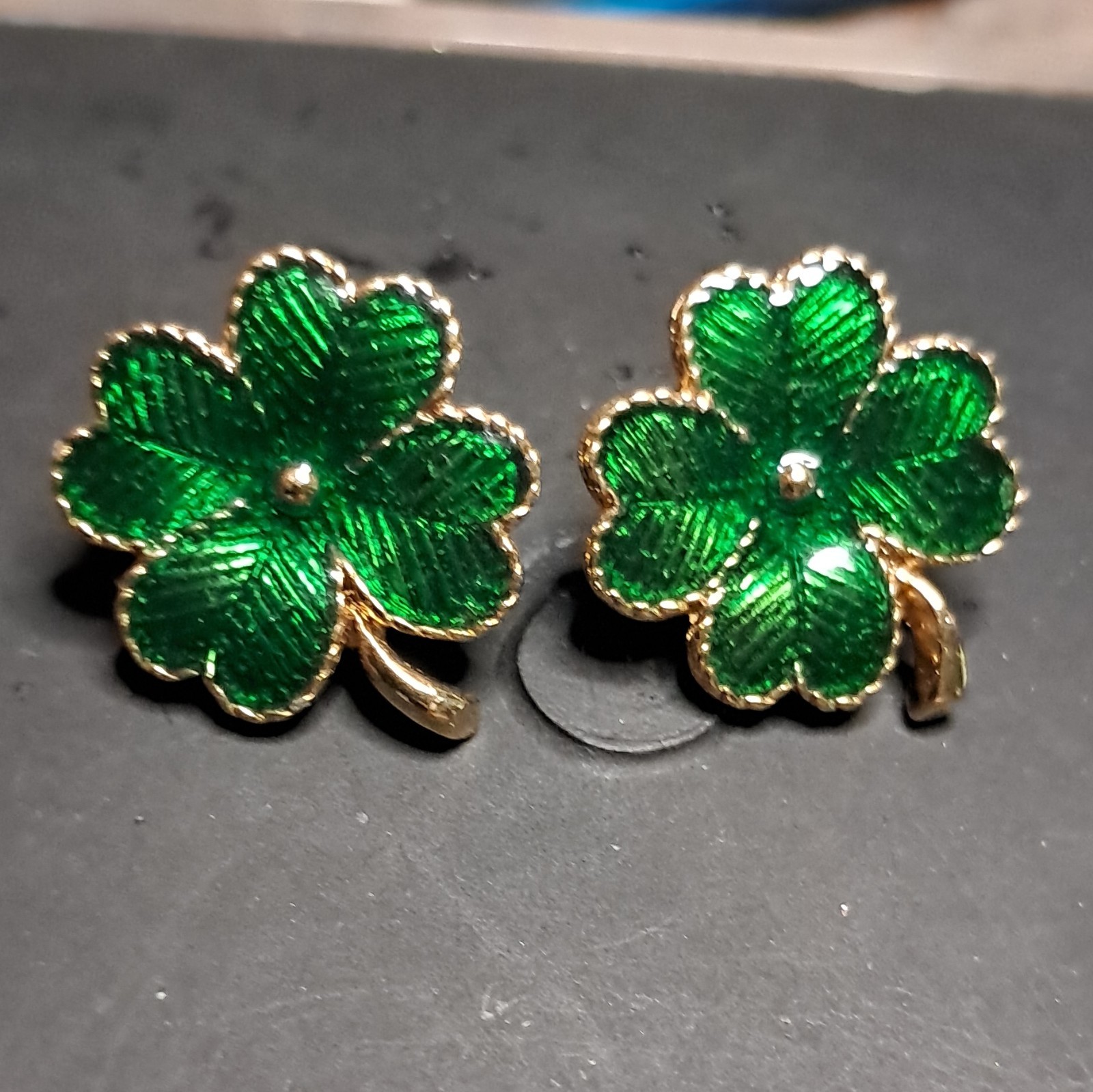 Avon Lucky Clover Green Enamel Gold Tone Stud Earrings Butterfly Back Pierced