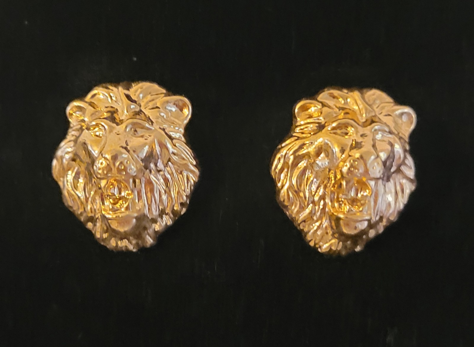 Vintage Yellow Gold Tone Lion Head Stud Post Pierced Earrings .75″ Unsigned