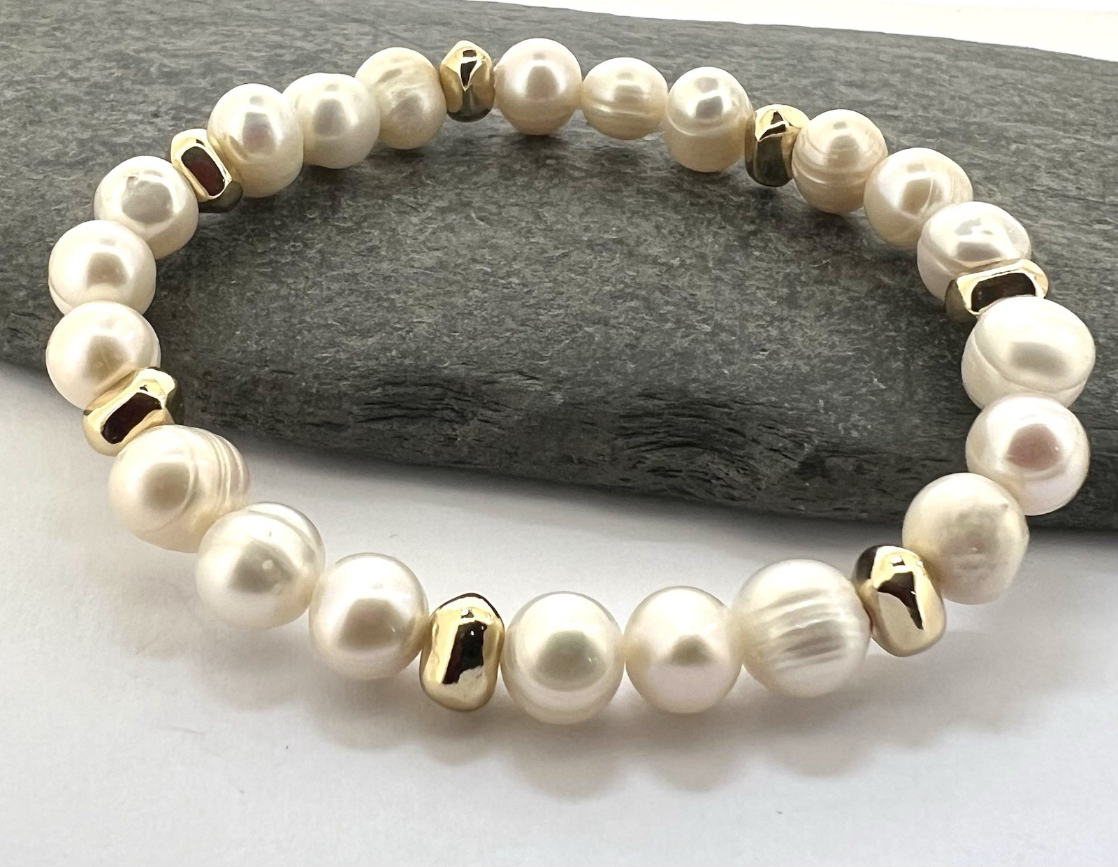 Fresh Water Pearl Bracelet Handmade Stretch 18.5 cm Wrist Gold Plated Nuggets