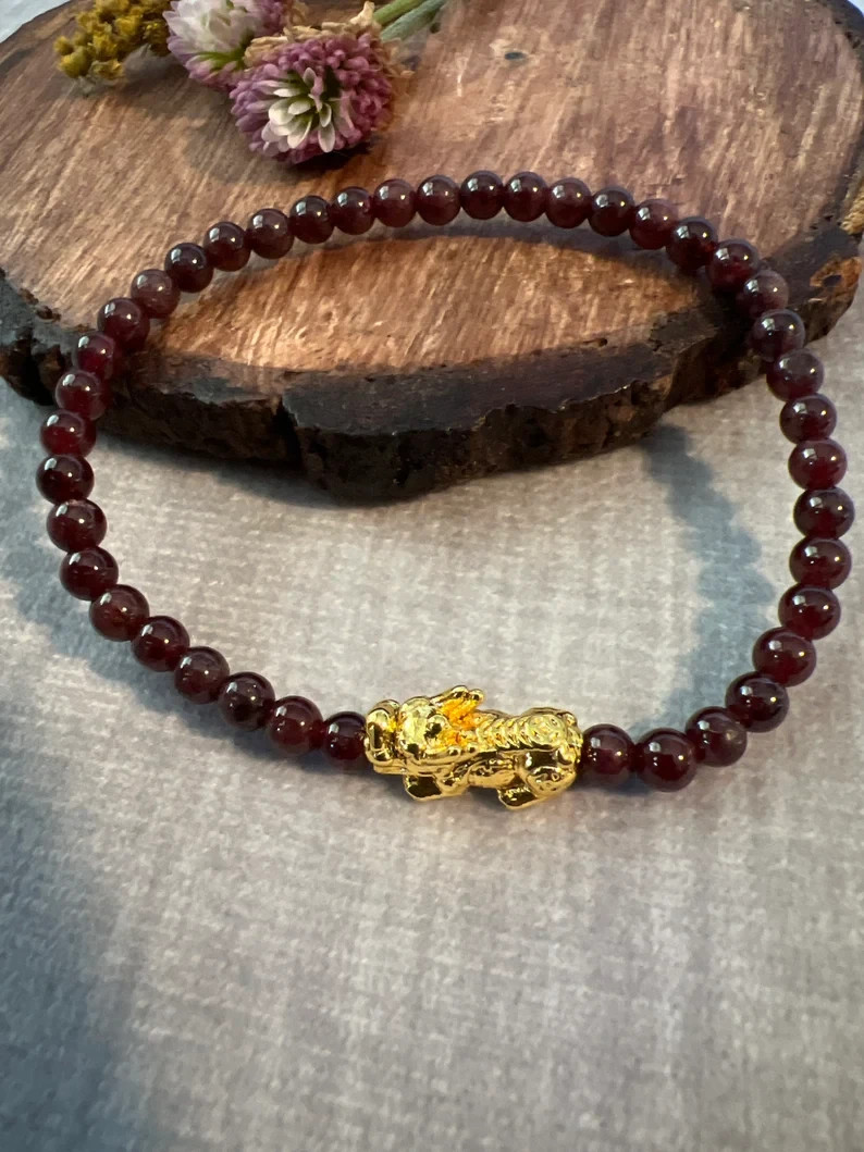 Natural Garnet Beads Pixiu Charm Healing Wealth Luck Attract Women Bracelet Gift