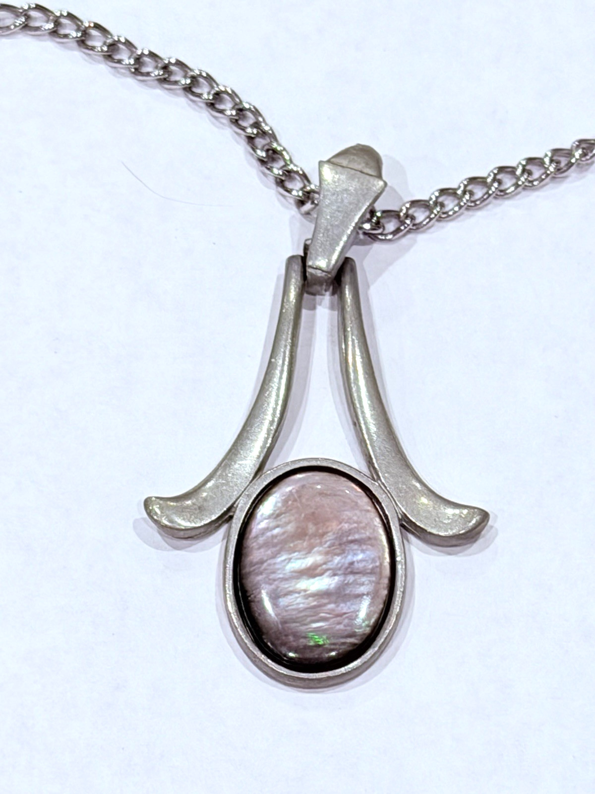 REED & BARTON PEWTER ABSTRACT PENDANT MOTHER OF PEARL SILVER CHAIN NECKLACE EUC