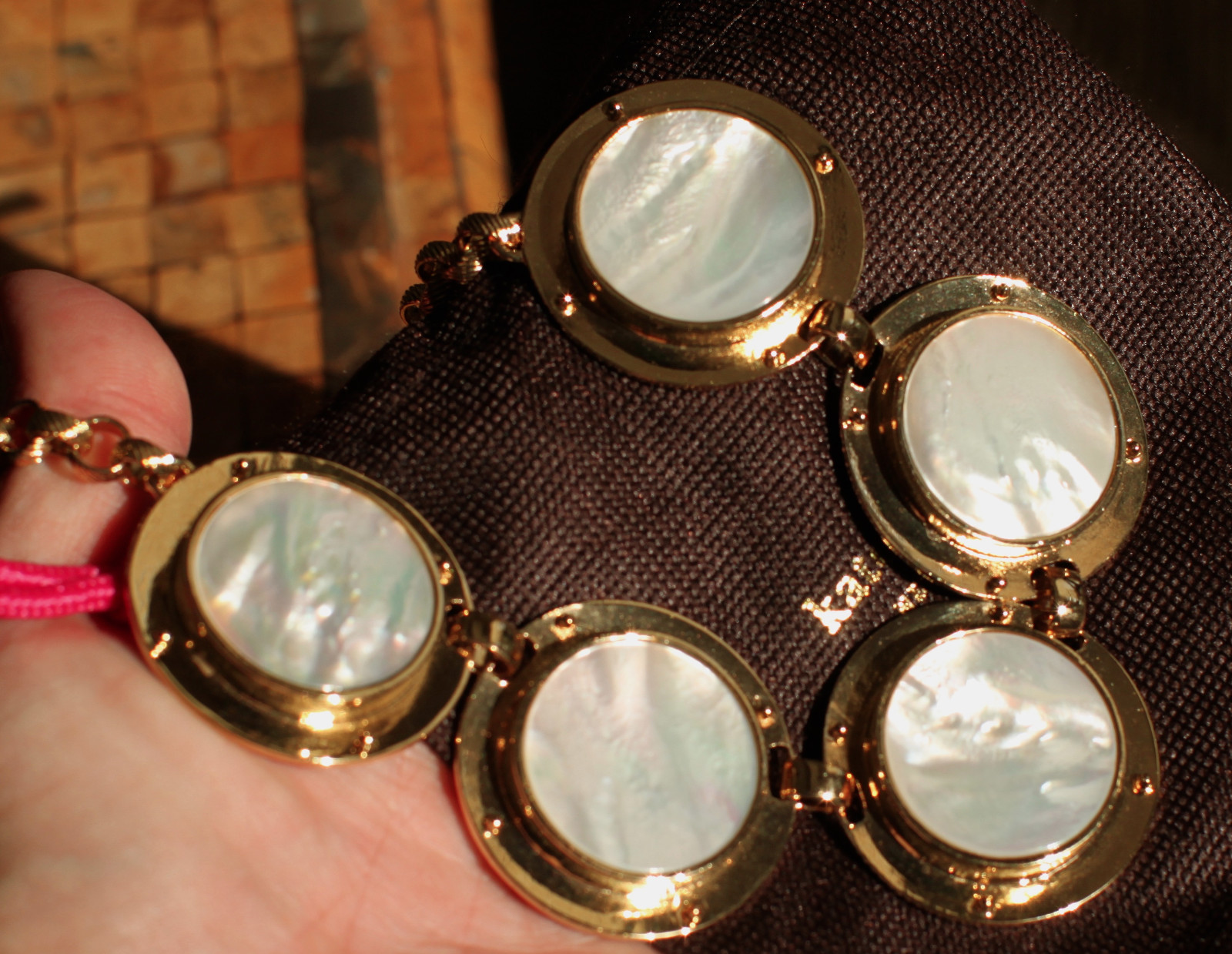 KATE SPADE HUGE SHELL NAUTICAL ALL ABOARD MOTHER OF PEARL DISC NECKLACE GOLD