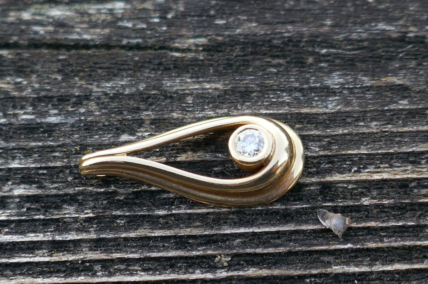 Vintage 18kt Yellow Gold Drop Diamond Pendant, with 2.9mm diamond, 2/g