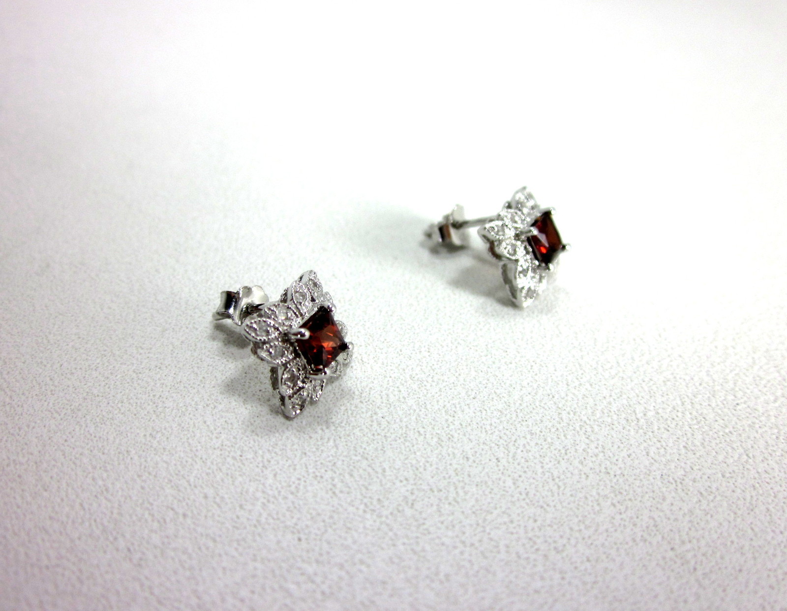 10K STERLING SILVER LEAF SQUARE GARNET DIAMOND EARRINGS (1/10 CTTW) IMPORTED NEW