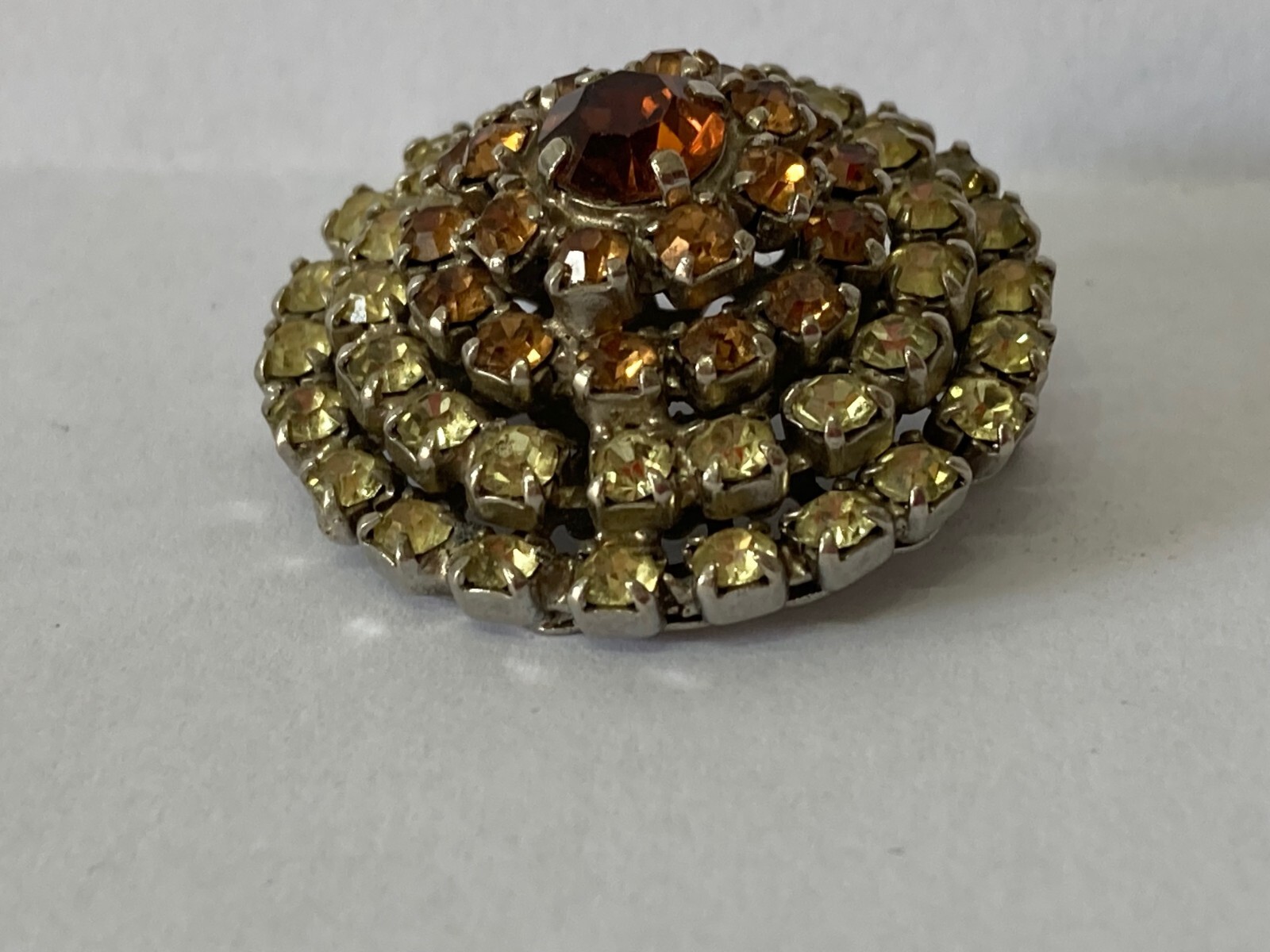 VECCHIA BIGIOTTERIA GIOIELLO SPILLA PINS CON PIETRE VARIE.