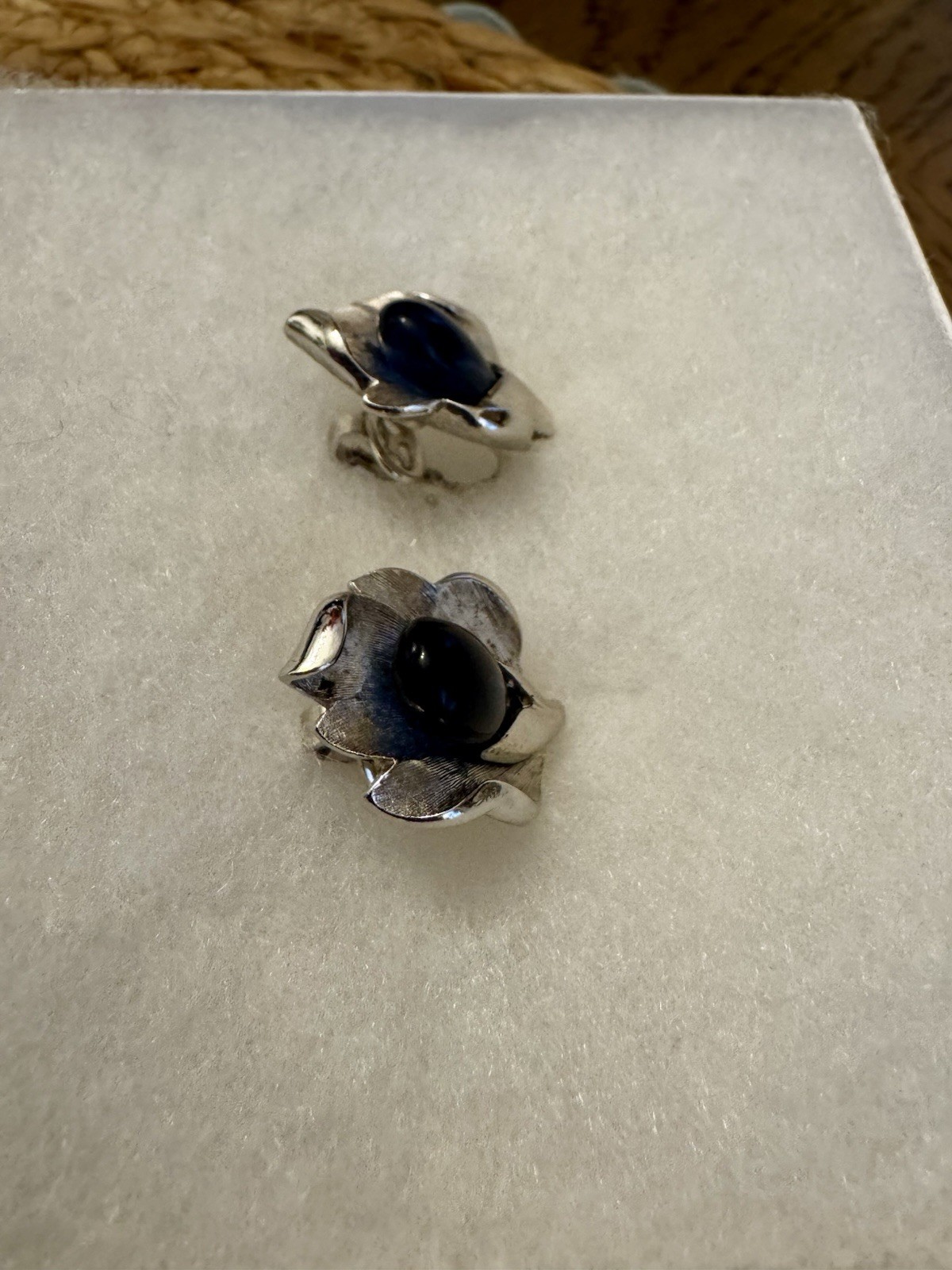 Vintage Crown Trifari Blue Glass Cabochon Leaf Clip On Earrings Silver Tone