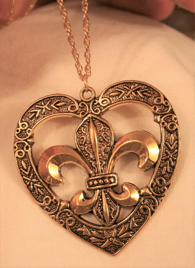 Large Openwork Leaf Accent Fleur de Lis Heart Goldtone Pendant Necklace
