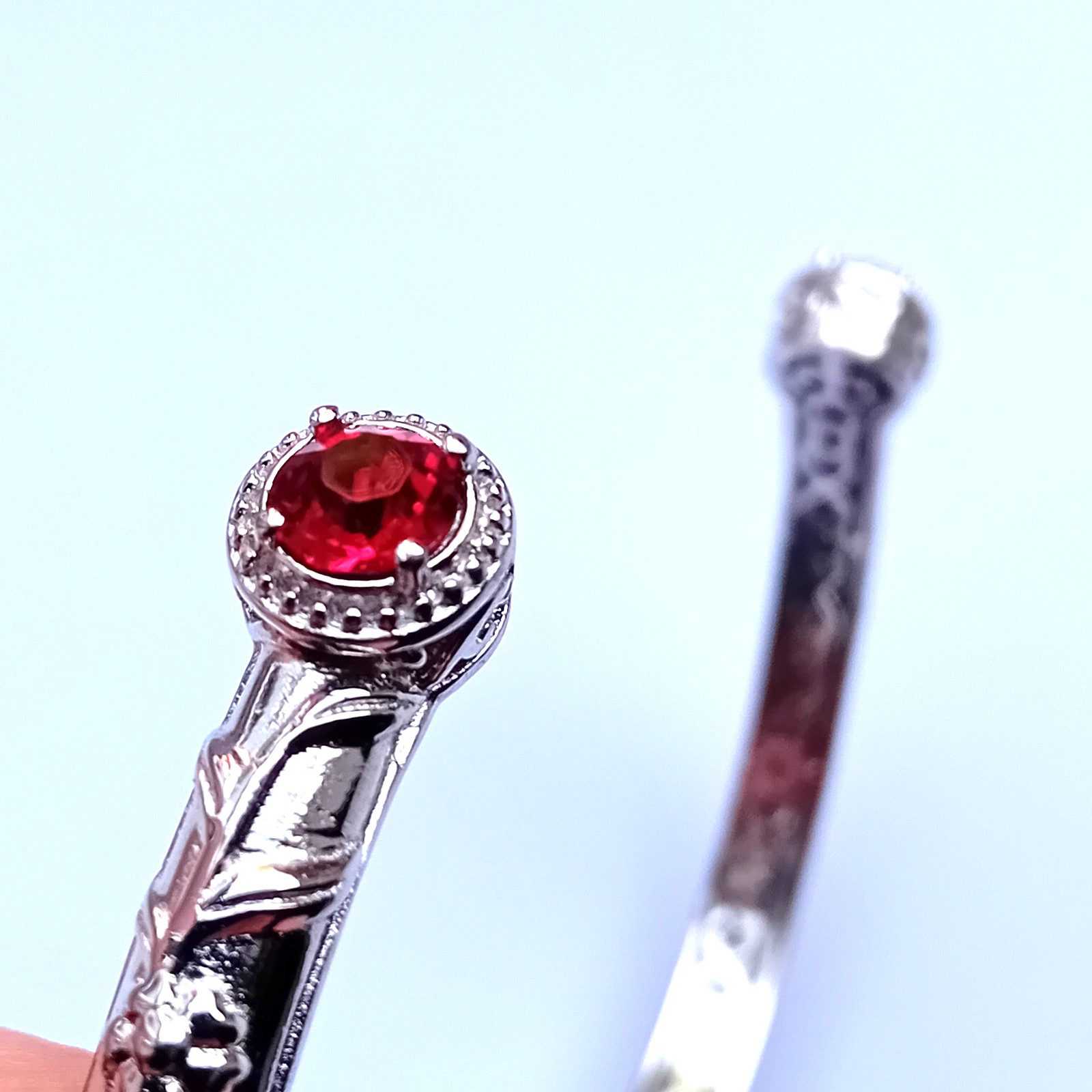 SWAROVSKI CRYSTAL BRACELET BANGLE HINGED CUFF PLATINUM BONDED RED STONE UNWORN