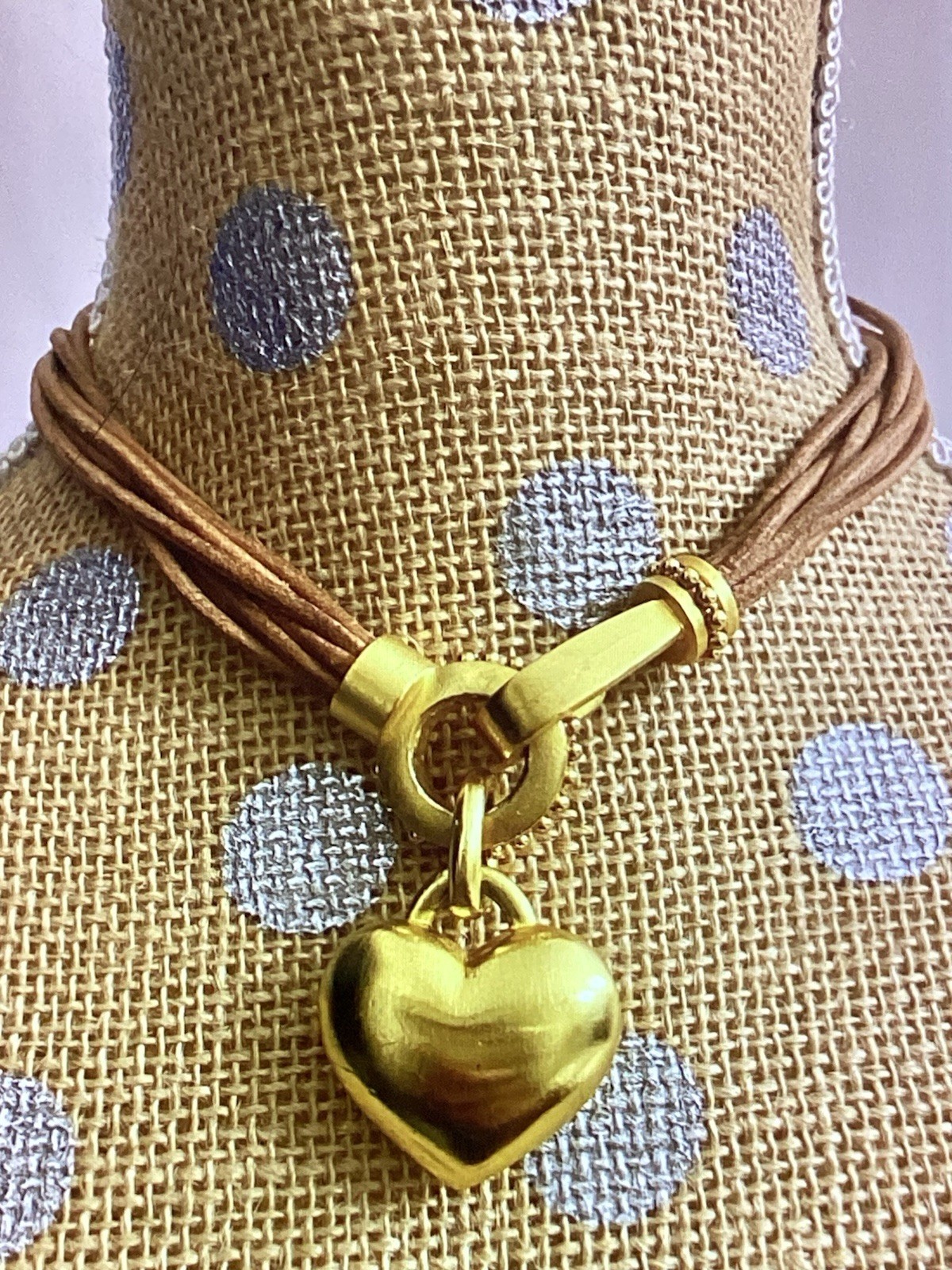 Linda Levinson Gold Tone Multi Corded Chunky Heart Pendant Choker Necklace.