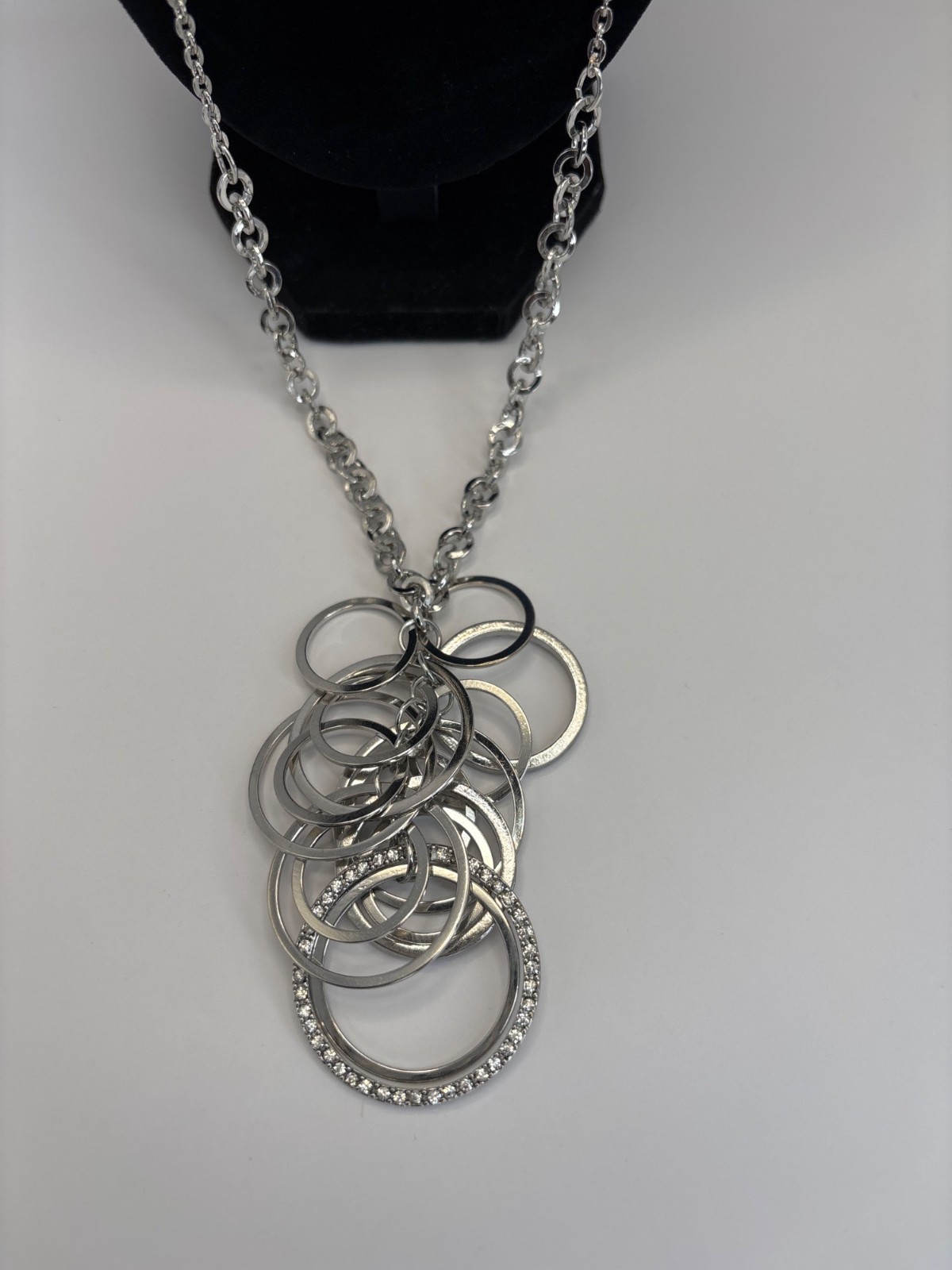 New York & Company Silver Tone Interlocking Circle Rings Rhinestone Necklace NEW