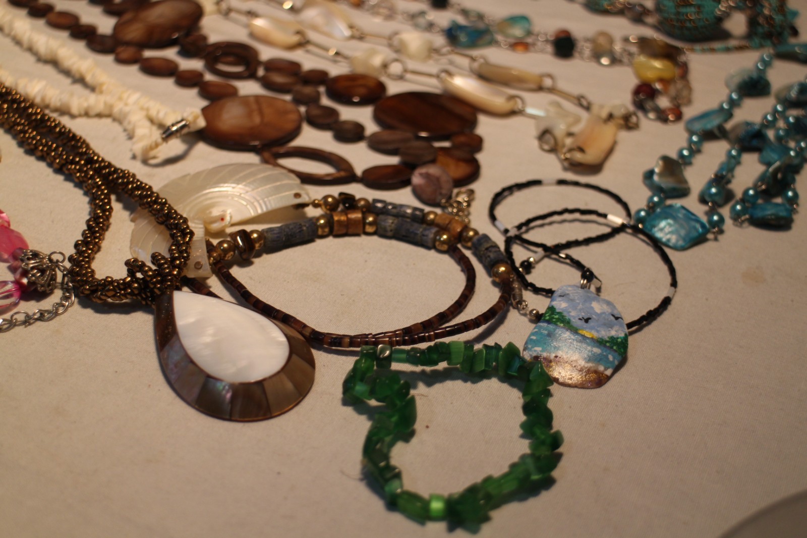 SHELL COSTUME JEWELRY LOT — 4 LBS. 6 OZ.