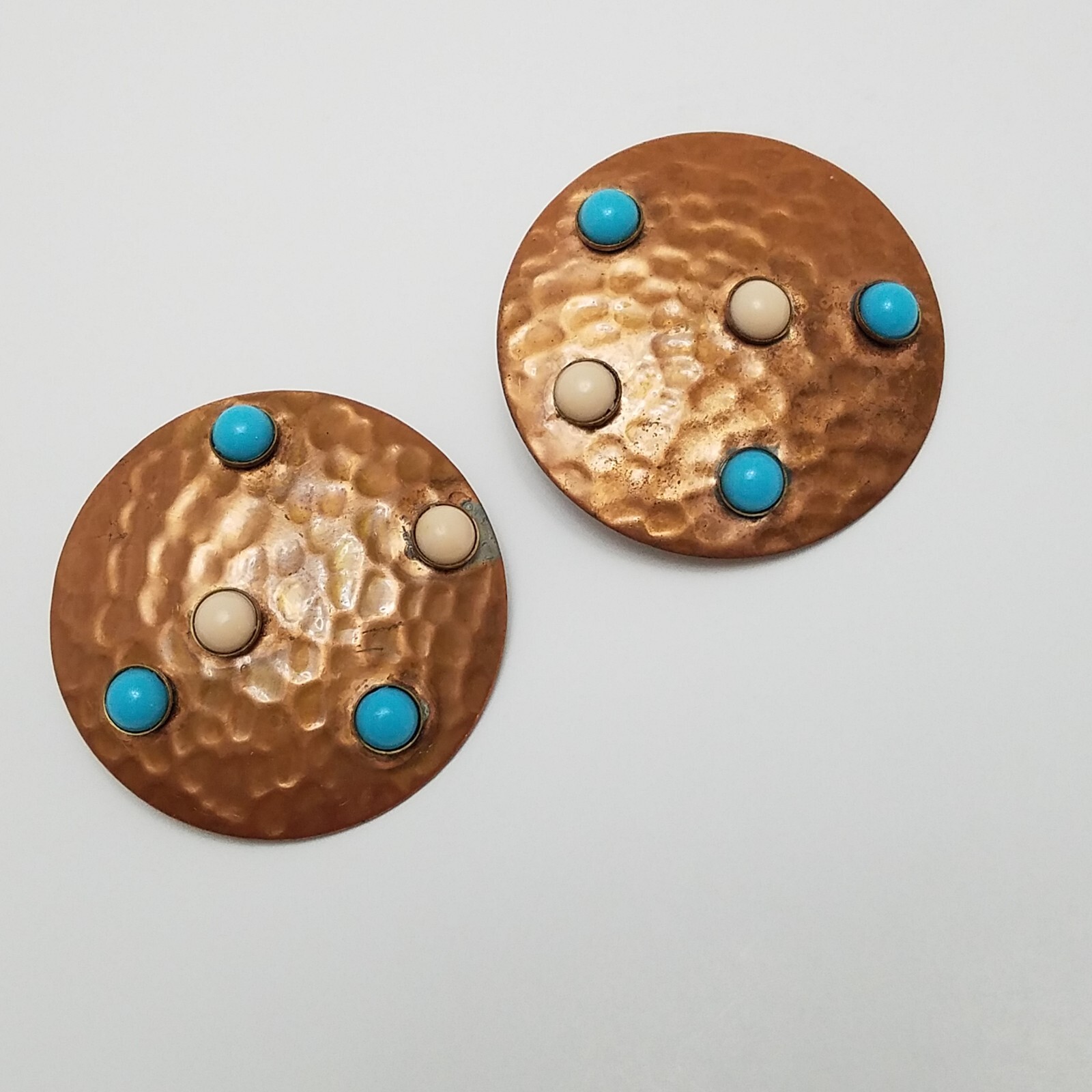 Vtg Hammered Copper Disc Earrings Turquoise & White Cabochon 4cm Art Deco