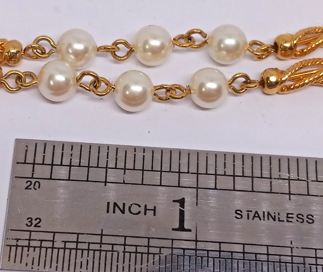 VTG 18″ Unmarked Gold Tone Rope Twist Links & Pearl Beads w/ Toggle Clasp Chain