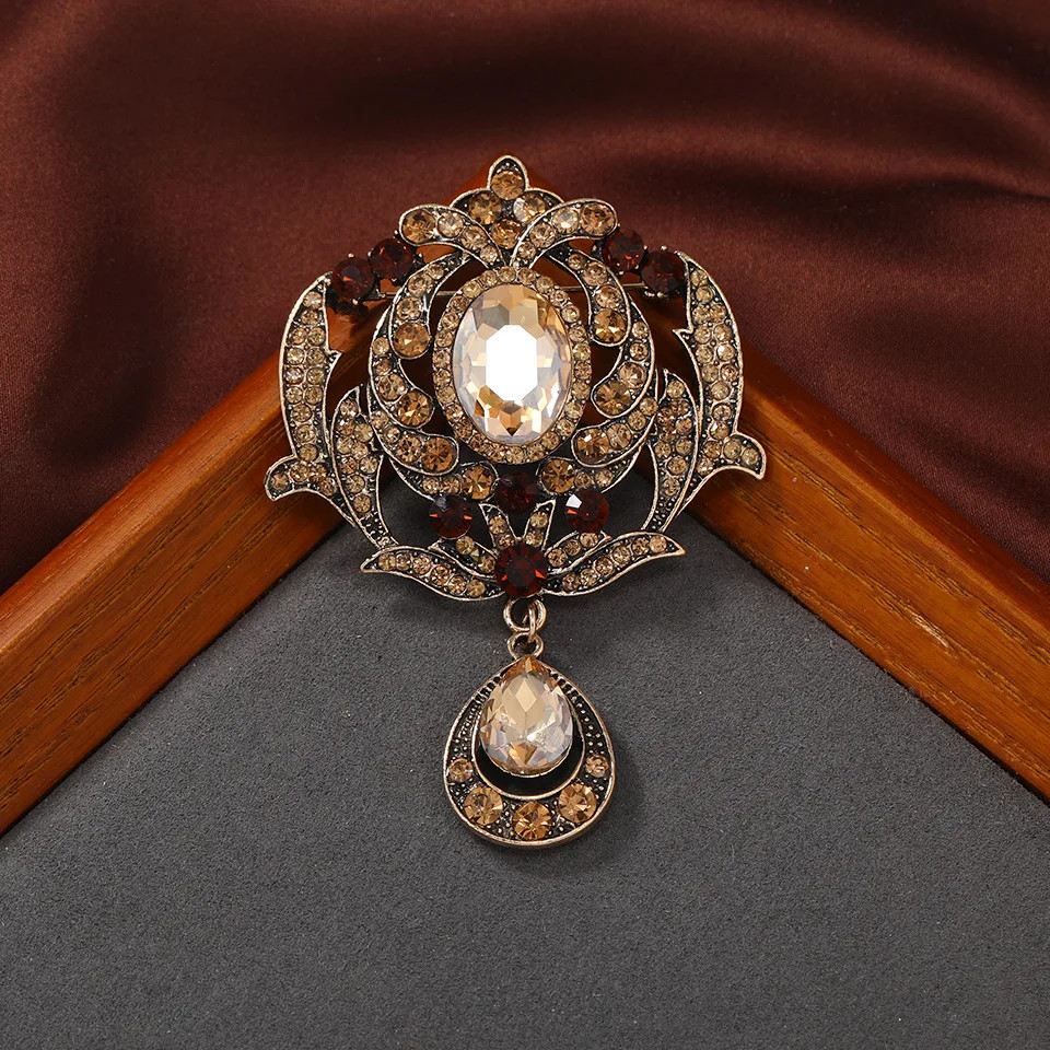 Women’s Vintage Crystal Pendant Brooches Pins Baroque Luxury Buckle Accessories