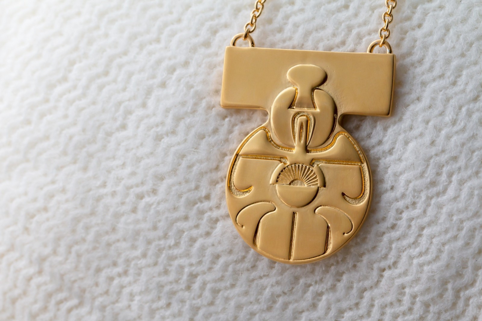 Star Wars X RockLove NEW Medal of Yavin Necklace in 14K Yellow Gold Plated Brass