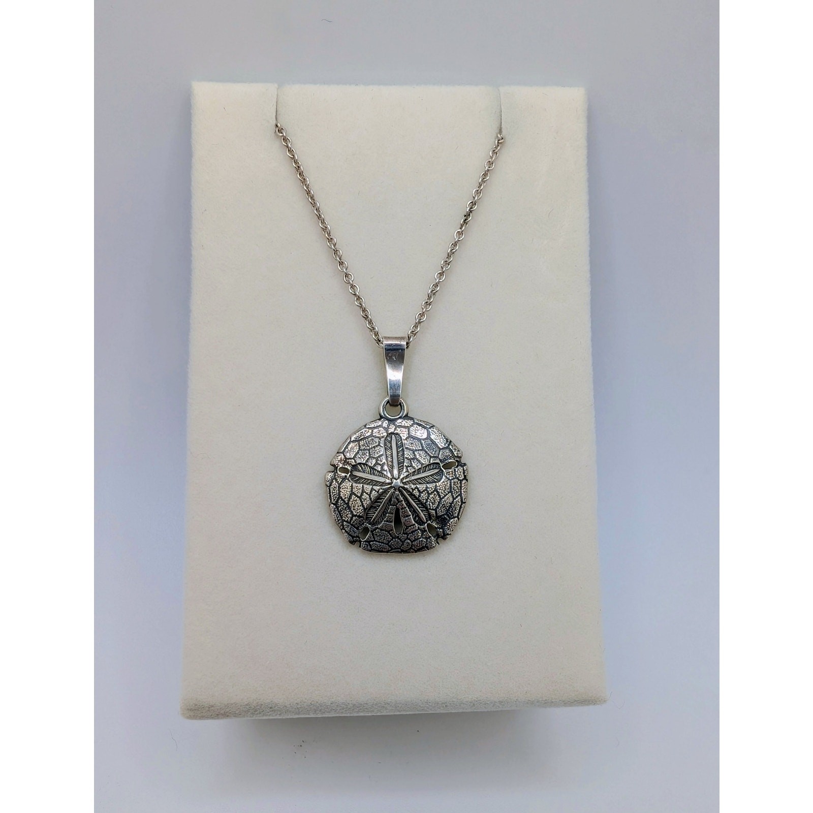 Kabana Sterling Silver Sand Dollar Pendant on An 18-inch 925 Italy Chain