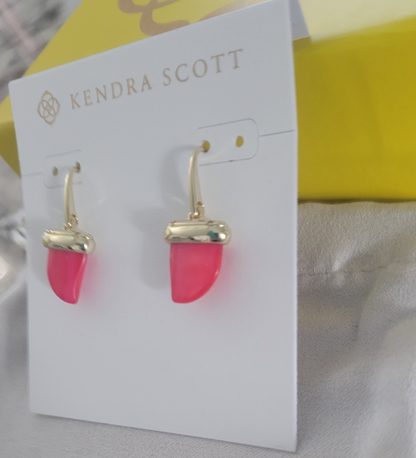 Kendra Scott Oleana Drop Earrings Gold Red Mother Of Pearl NWT POUCH & Gift BOX!