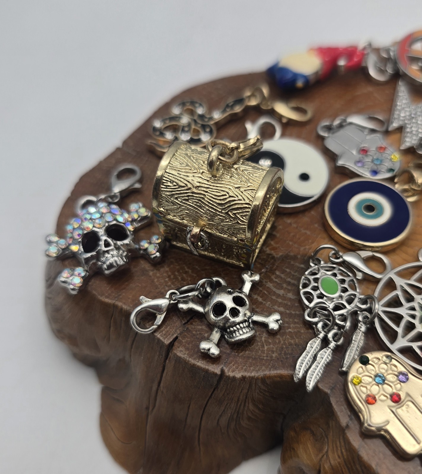 25- Charms Enamel – Yin Yang Mystical Dream Catcher Snake Evil Eye Treaure Chest
