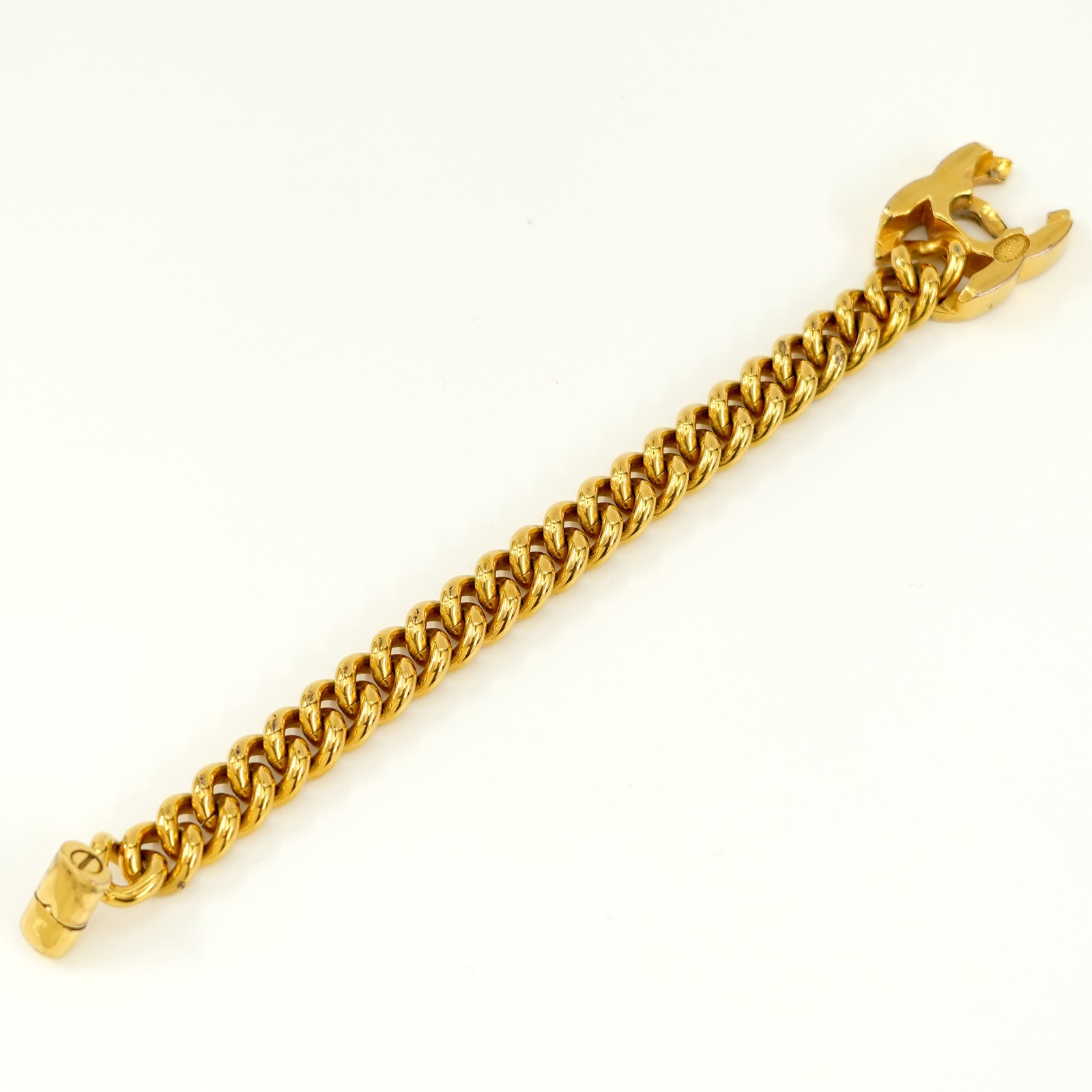CHANEL CC Logo TurnLock Vintage Bracelet 8.3″ Gold Tone 96P Auth w/Box #0213
