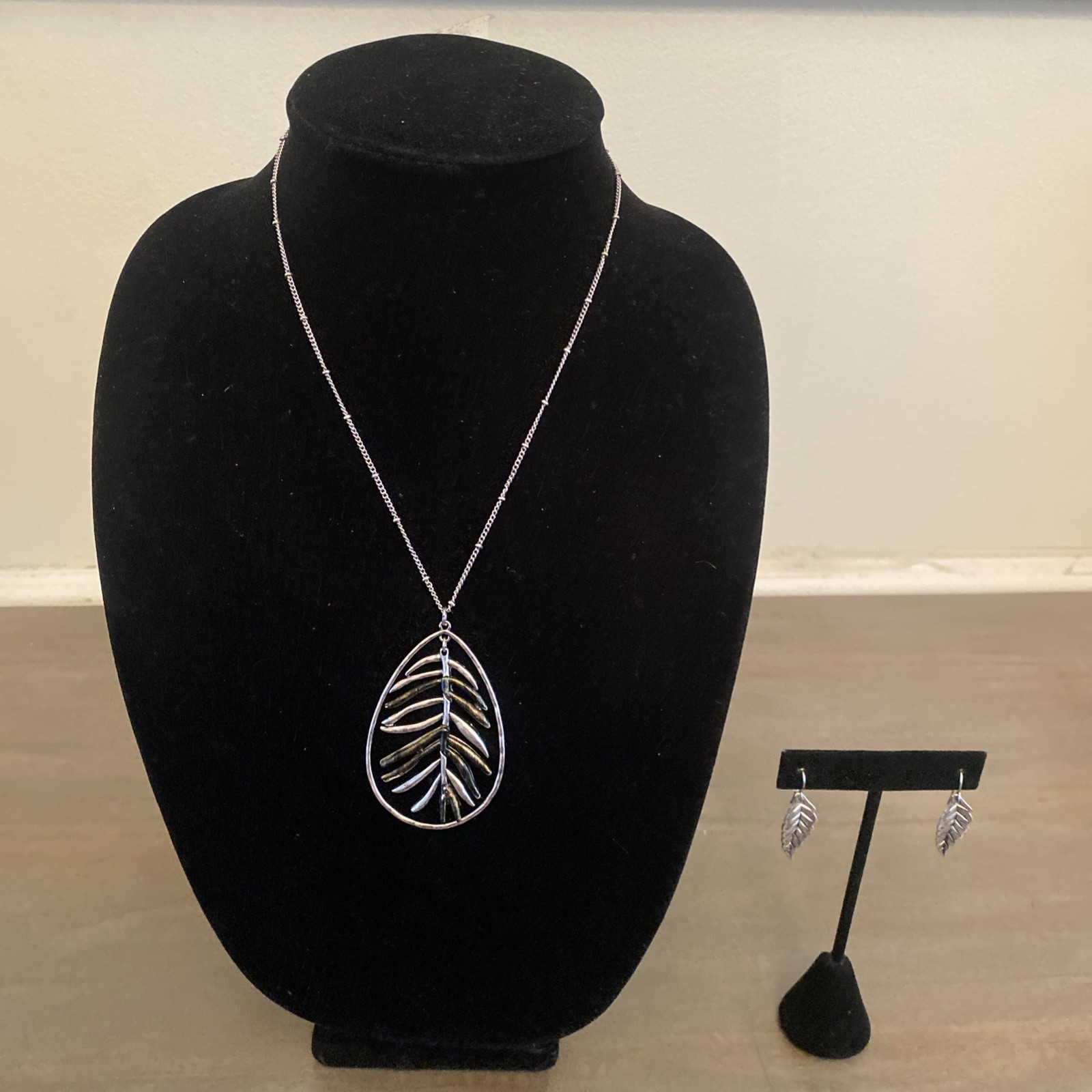 Necklace Earrings Set Silver Pewter Tone Long Pendant Leaf Boho Chic Cottagecore